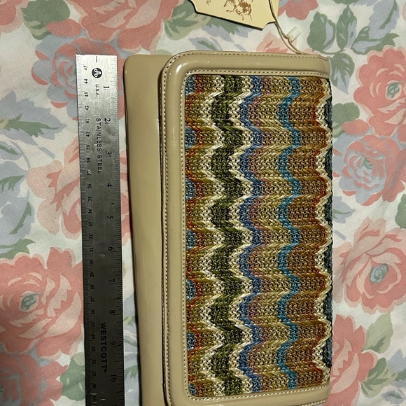 Adorable, versatile, purse, clutch or cute gold chain strap - Picture 5 of 5